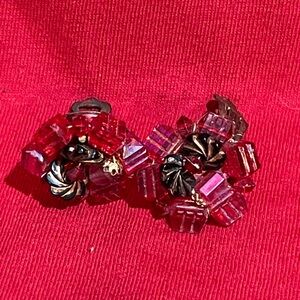 Vintage Elegant Red Crystal Cluster Earrings
1G